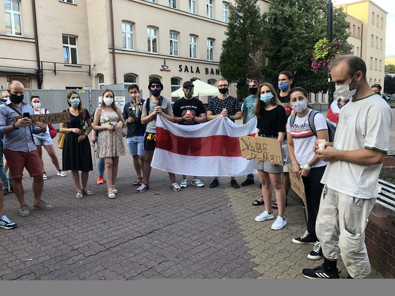 Manifestacja Białorusinów w pasażu Schillera 