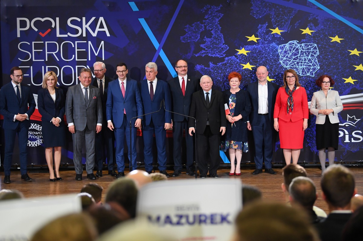 Problemem, jest to, że strajk nabiera coraz bardziej politycznego kontekstu, nie dlatego, że takie są intencje nauczycieli, nie mówiąc o ich postulatach, ale dlatego, że jeśli przegrają oni to w sondażach zyska rząd, a jeśli wygrają to rząd straci a zyska popierająca strajk opozycja.