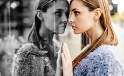 To co dostrzegasz w innych, jest w tobie? Czym jest teoria lustra?