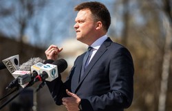 Biegły rewident: Podejrzenie nieprawidłowych wpłat na komitet Hołowni