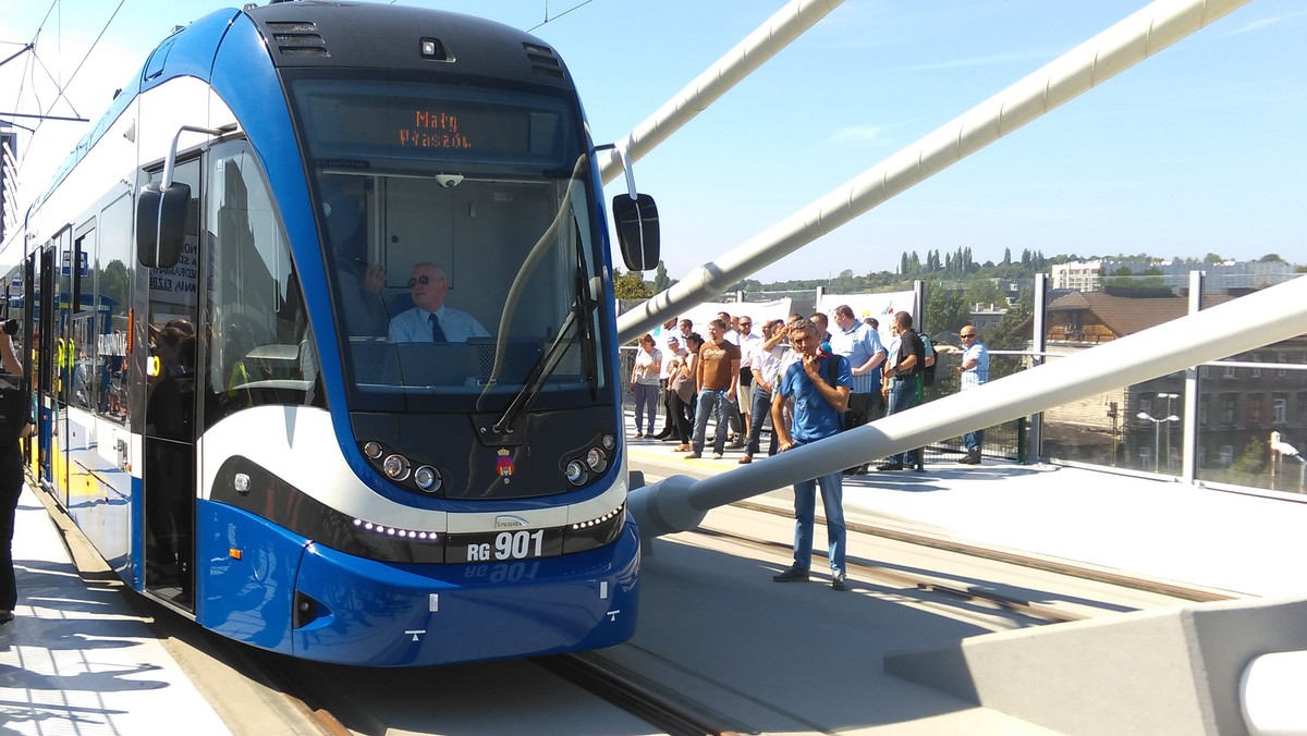 Krakowscy radni przyjęli uchwałę kierunkową wzywającą prezydenta do zabezpieczenia środków na przygotowanie linii tramwajowej od pętli Mały Płaszów do węzła S7 przy powstającej obwodnicy. Urzędnicy nie mówią nie, ale podkreślają, że priorytet ma tramwaj na Górkę Narodową i na Azory.