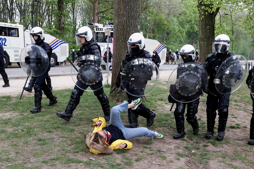 Impreza pod chmurką w dobie pandemii. Policja użyła armatek wodnych