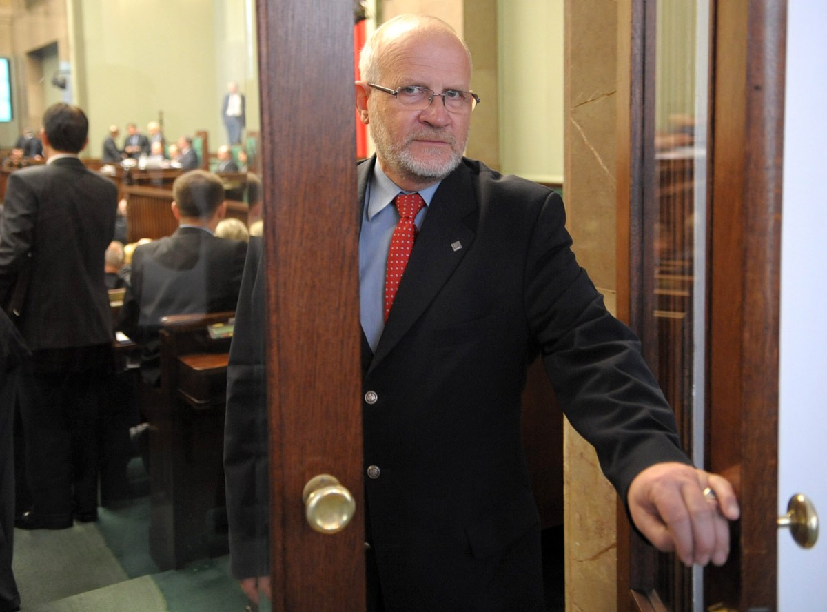 Widacki jednak wyleci z komisji