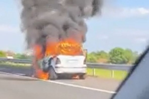 (VIDEO) VATRA PROGUTALA "MERCEDES" Veliki požar na Moravskom koridoru
