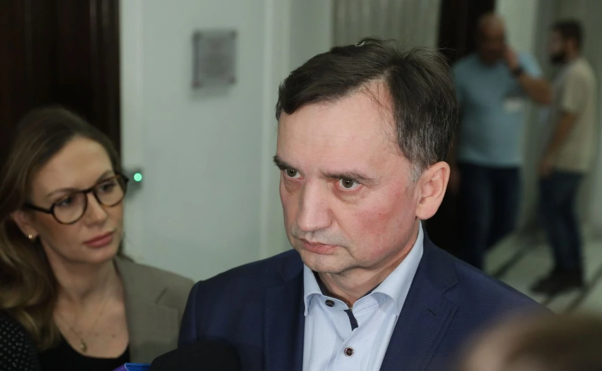 Smerf Ważniak wydał oświadczenie. Chodzi o broń