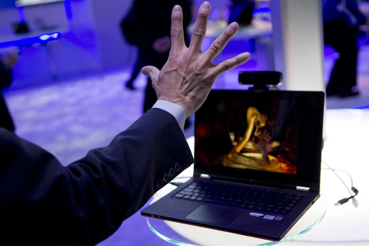 Demonstracja technologii percepcyjnej przy pomocy kamery Creative