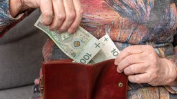 masz 60 lat? ta karta otworzy ci drzwi do tysięcy zniżek