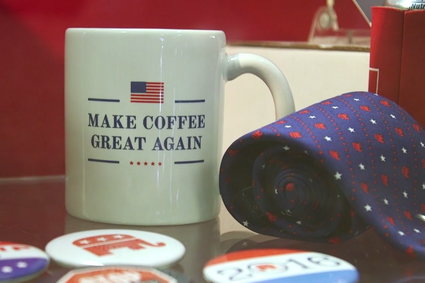 "Niech kawa znów będzie wielka" i inne gadżety z politycznej kampanii Donalda Trumpa
