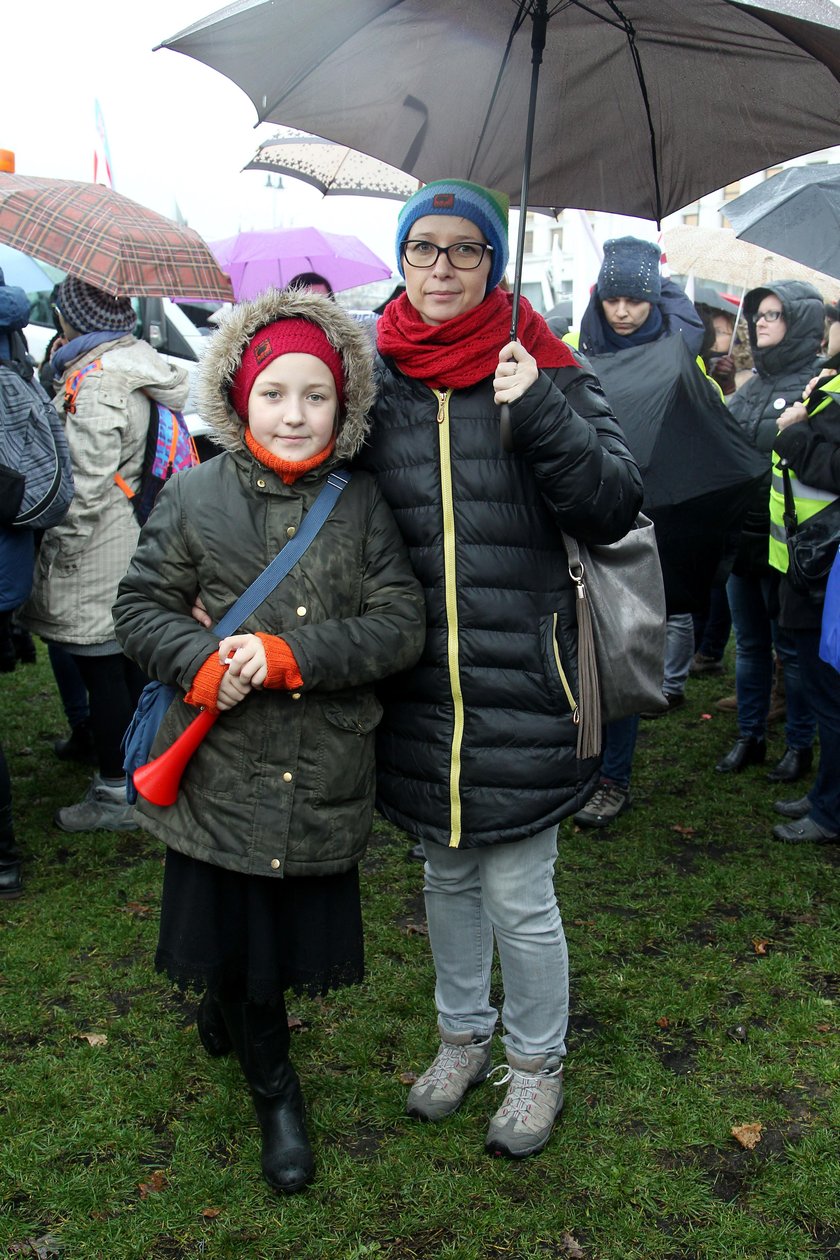 Nauczyciele i opozycja do rządu: szkoła nie potrzebuje zmian