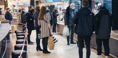 Wrócą obostrzenia przez tłumy w sklepach?! Rzecznik MiŚP zauważył tłumy w galeriach