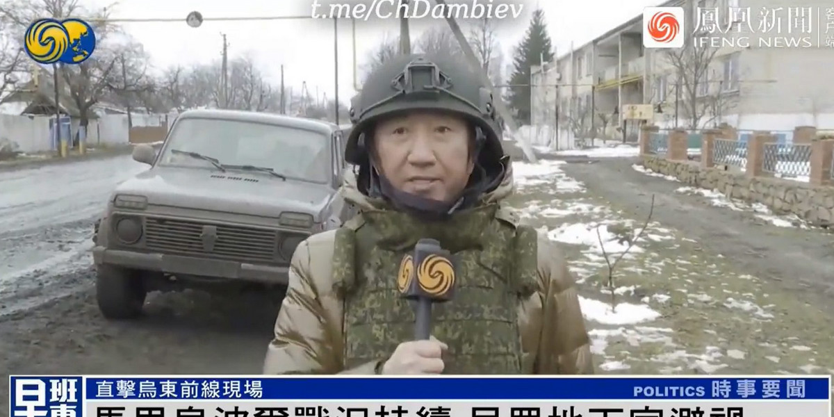 Reporter chińskiej telewizji pod Mariupolem.