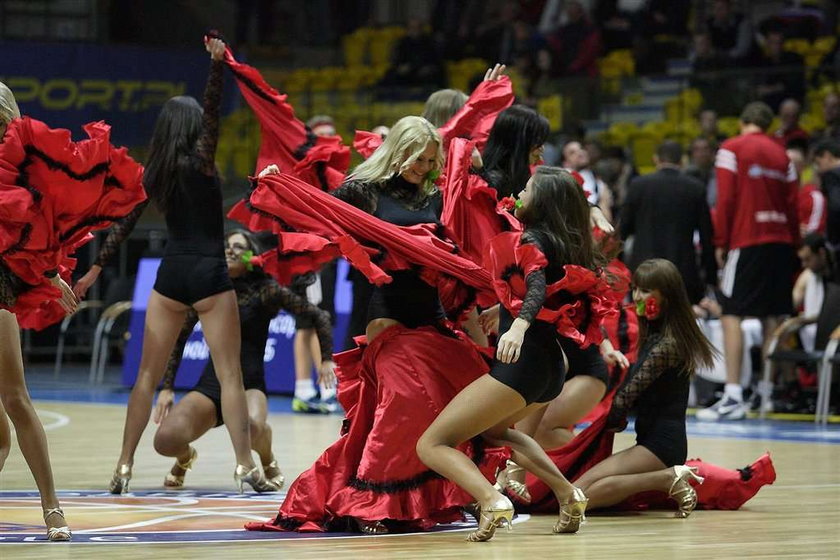 Ależ oni mają boskie cheerleaderki!