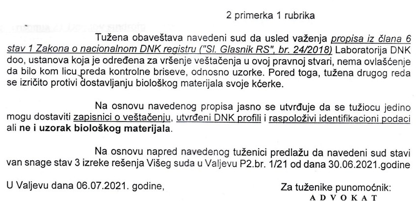 U isto vreme postupajući sudija odbija podnesak advokata da se tužiocu po zakonu ne smeju predati uzorci biološkog materijala