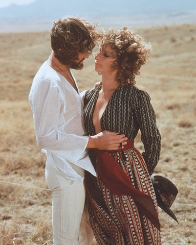 Barbra Streisand i Kris Kristofferson w filmie 'Narodziny gwiazdy'