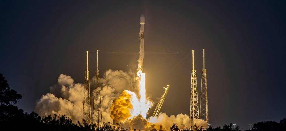 NASA chętnie korzysta z rakiet firmy SpaceX. Start Falcon 9 w listopadzie 2020 r.