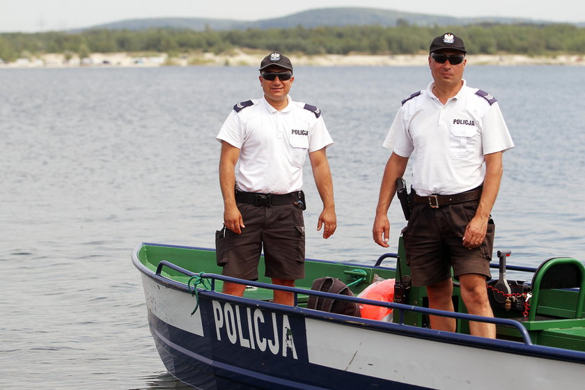 Dąbrowa Górnicza. Patrol policyjny uratował topiącą się sarenkę