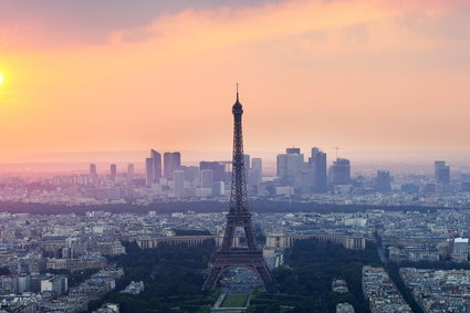 Paryż walczy ze smogiem. Nowe restrykcje dla samochodów