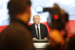 Kaczyński o kredytach we frankach: Pomysł, jak ściągnąć skórę z polskich obywateli