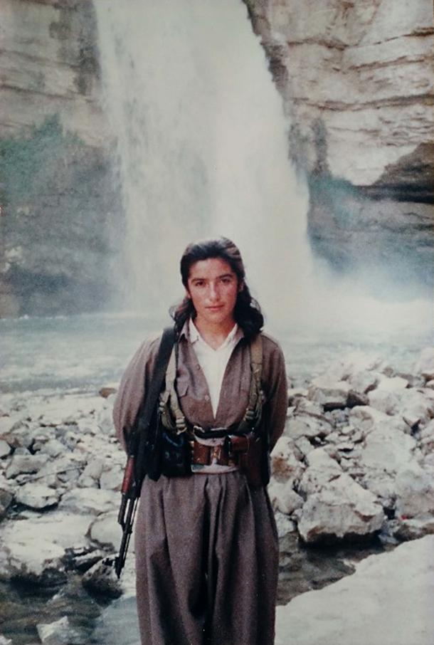 Amineh Kakabaveh w górach Kurdystanu na pograniczu irańsko-irackim, przełom lat 1989/1990