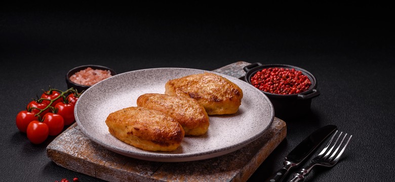 W PRL był podawany w barach i restauracjach. Kotlet pożarski wraca do łask