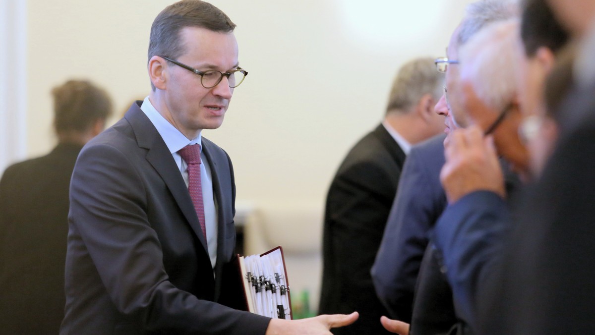 Premier Mateusz Morawiecki dziś rano zwrócił się z wnioskiem do marszałka Sejmu o uzupełnienie porządku obrad Sejmu o punkt dotyczący nowelizacji ustawy o Instytucie Pamięci Narodowej - poinformował szef KPRM Michał Dworczyk. Projekt zmian w noweli ustawy o IPN wpłynął już do Sejmu i został skierowany do pierwszego czytania.