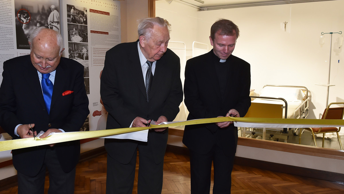 Wyposażenie pokoju z rzymskiej kliniki Gemelli, w którym po zamachu w 1981 r. przebywał Jan Paweł II, uzupełniło wystawę Muzeum Dom Rodzinny papieża-Polaka w Wadowicach. Nowe eksponaty zobaczyć można w sali domu katolickiego, położonego nieopodal placówki.