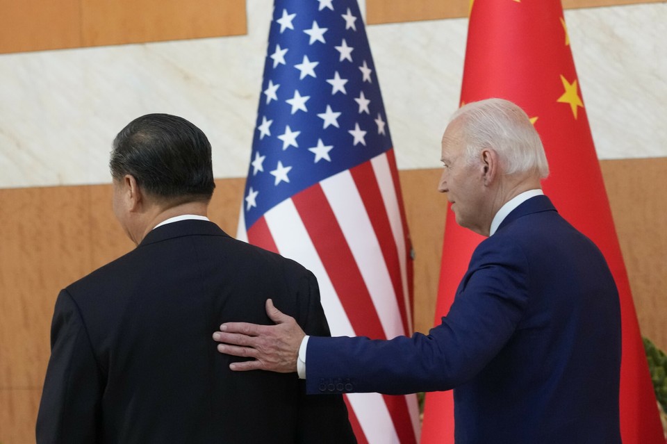 Xi Jinping i Joe Biden spotkali się w kuluarach szczytu G20 w Indonezji