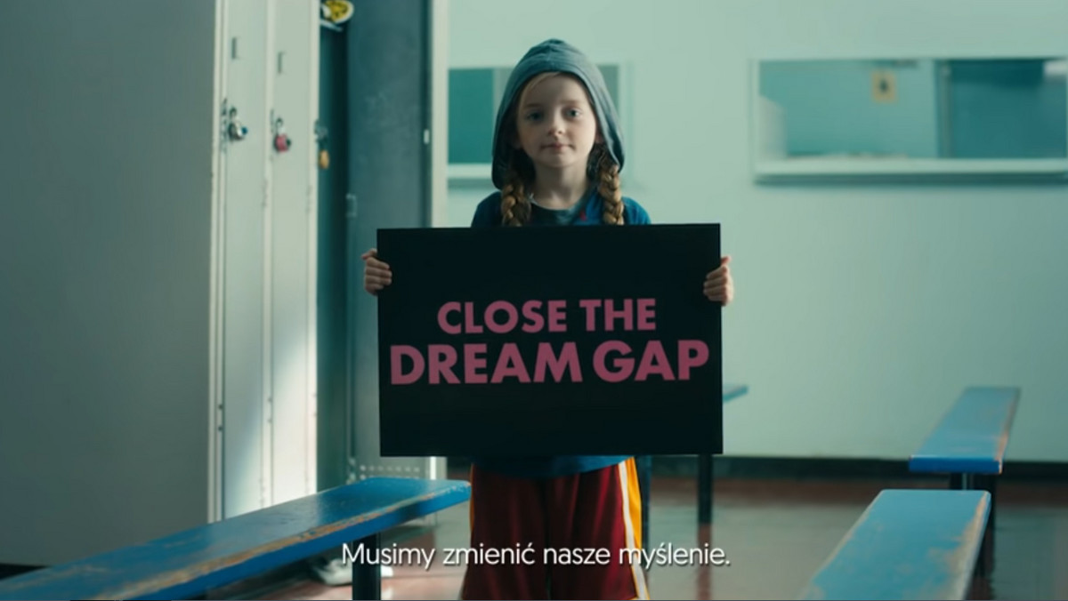 Marka Barbie ogłosiła globalny Projekt Dream Gap, którego celem jest uświadomienie ograniczeń sprawiających, że już małe dziewczynki tracą wiarę we własne możliwości i rezygnują z marzeń. Promuje go film, który każdy powinien zobaczyć.