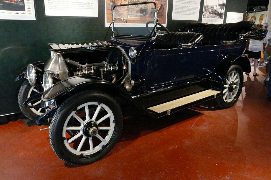 Pierwszy model Chevroleta powstał w 1912 roku. To Chevrolet Classic Six serii C. Mógł jechać z prędkością około 100 km/godz. W 1913 roku kosztował 2150 dolarów. 