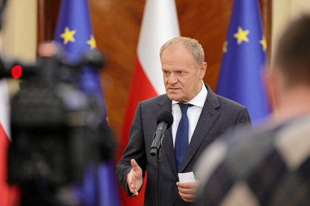 Donald Tusk podczas konferencji w KPRM, 17 czerwca 2026.