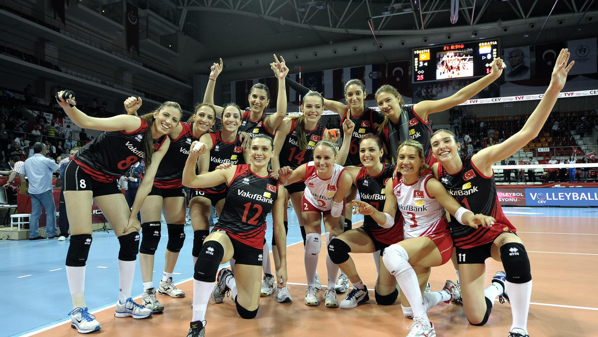 Reprezentacja Turcji pokonała w Ankarze 3:0 (25:19, 25:20, 25:14) Chorwację w swoim drugim meczu rundy grupowej kwalifikacji olimpijskich siatkarek. Gospodynie są liderkami grupy I rozgrywek.