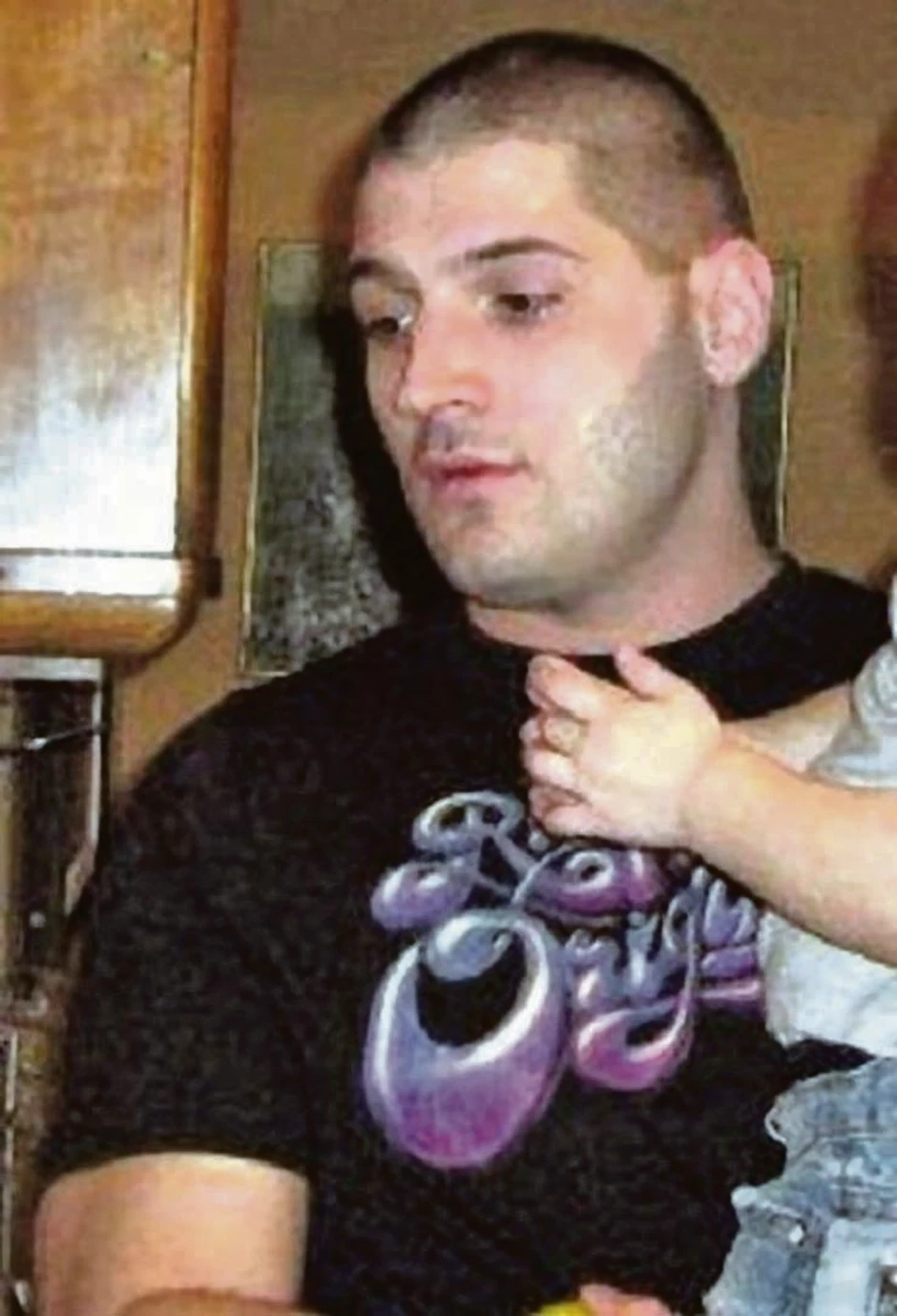 JOVAN KECMAN COJA
Kecmanu se sudi za ranjavanje Bogdanovića, a bio je u bekstvu pet godina.Dovođen je u vezu i sa  ubistvom vođe veterničkog klana Nenada Opačića i njegove supruge Jasmine. 