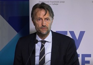 Šef Delegacije Evropske unije u Srbiji Andreas fon Bekerat na završnom skupu "Puls Evrope - medijske posete EU"
