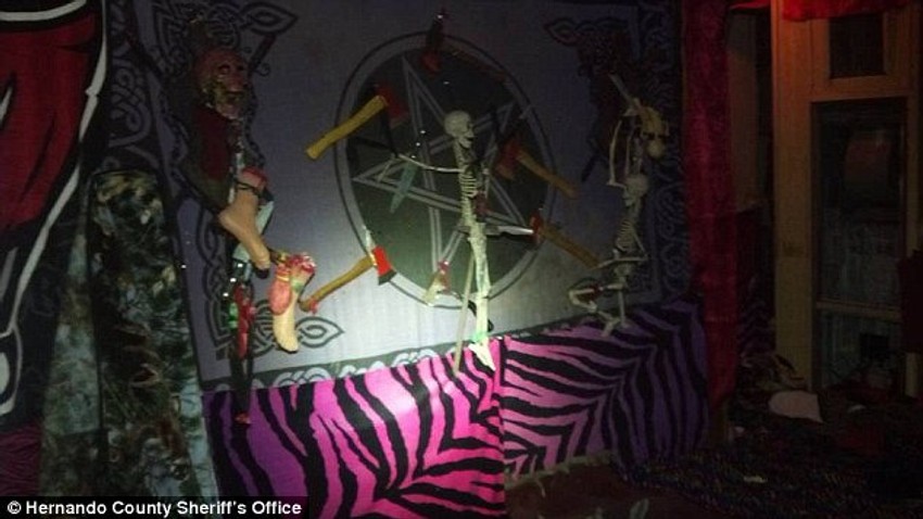 Žena je napravila nekoliko satanističkih oltara