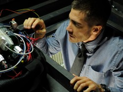 Jake Gyllenhaal gościem Beara Gryllsa w "Szkole przetrwania"