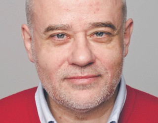 Prof. dr hab. Dariusz Galasiński psycholog i językoznawca, pracuje w Centrum Interdyscyplinarnych Badań nad Zdrowiem i Chorobą na Uniwersytecie Wrocławskim. Autor m.in. książek „Discourses of Men’s Suicide Notes”, „Fathers, Fatherhood and Mental Illness”, „Men’s discourses of depression”. Prowadzi blog akademicki na dariuszgalasinski.com