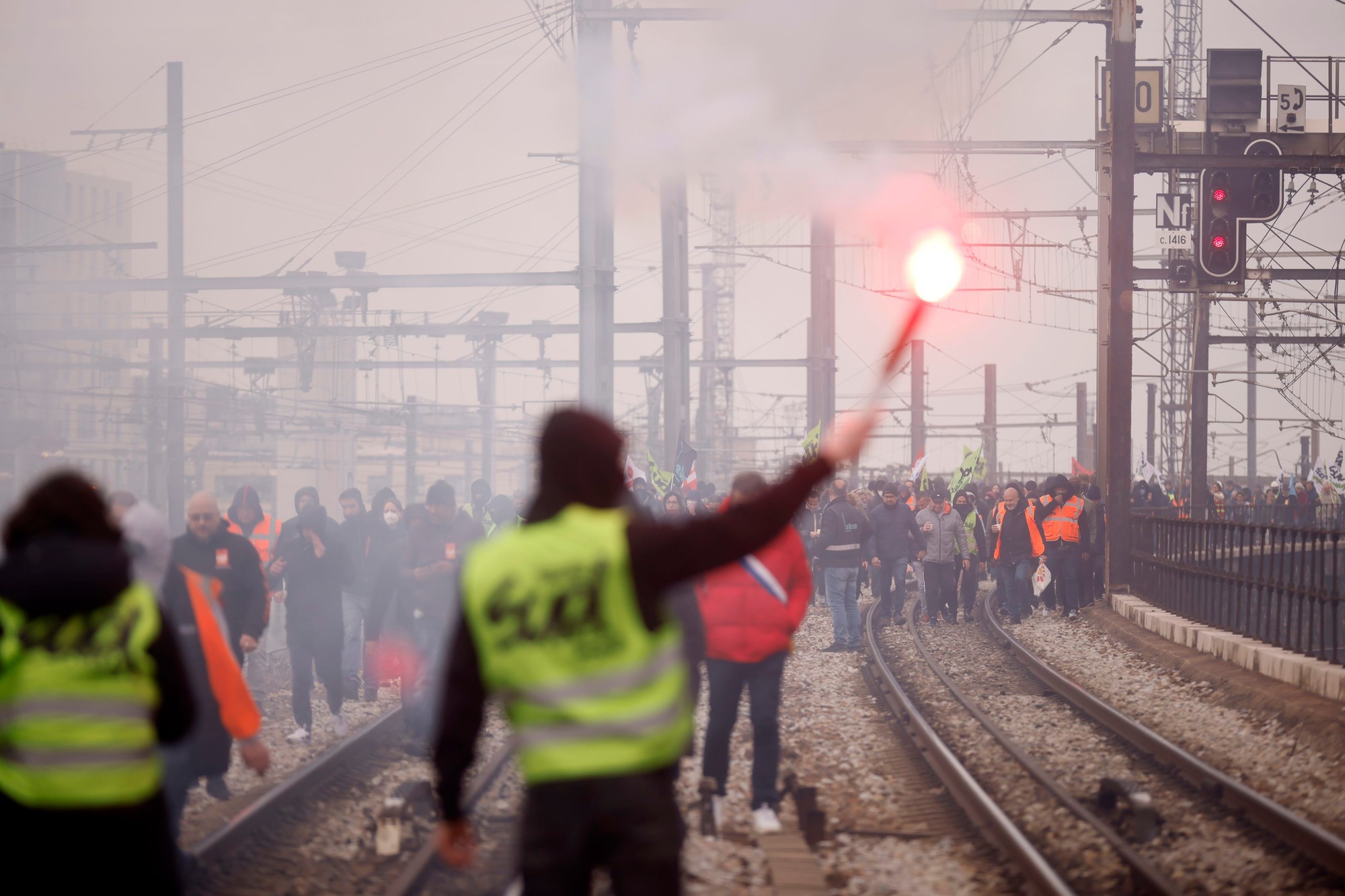 Francúzsko zažíva 10. deň štrajkov a protestov proti dôchodkovej reforme.