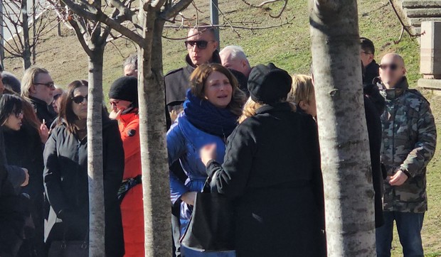 Branka Pujić uplakana na sahrani Dejana Matića