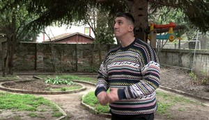 Kristijan Golubović ispred kuće Stele Savić