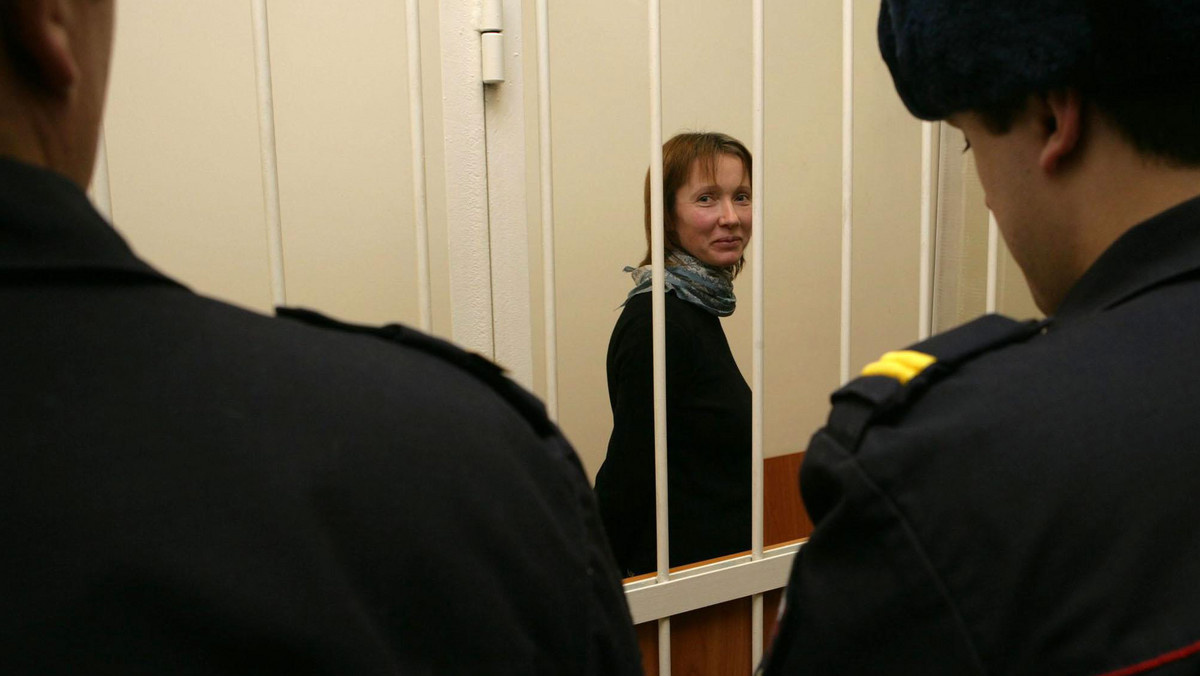 Sąd w Petersburgu zadecydował w poniedziałek o zwolnieniu za kaucją lekarki Jekatieriny Zaspy - Rosjanki, która była wśród 30 osób zatrzymanych na statku Greenpeace na Morzu Barentsa. Zostanie ona zwolniona za kaucją w wys. 2 mln rubli (ok. 45 tys. euro).