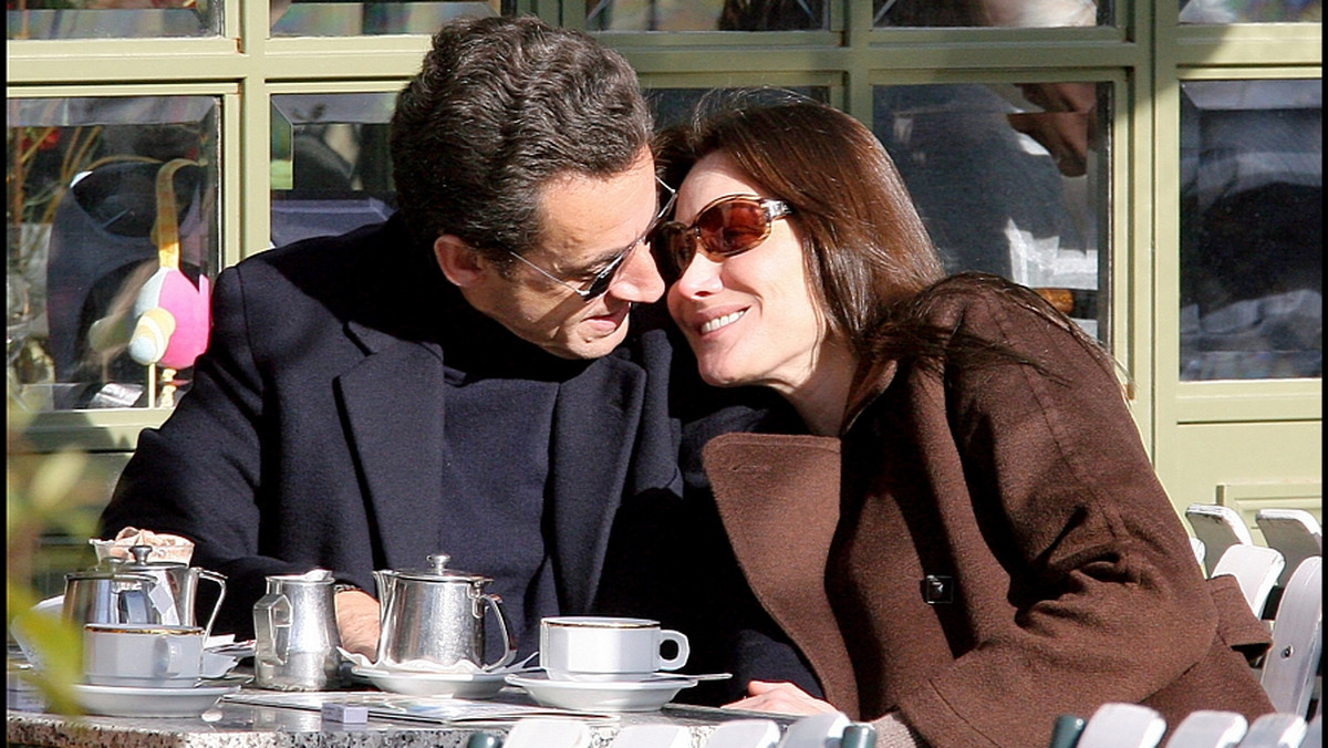 Carla Bruni i Nicolas Sarkozy obchodzą piątą rocznicę ślubu (fot. Agencja BE&W)