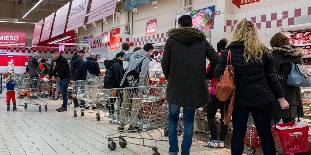 Absurdalny efekt zakazu handlu. Pracownicy PIP żądają wolnych niedziel