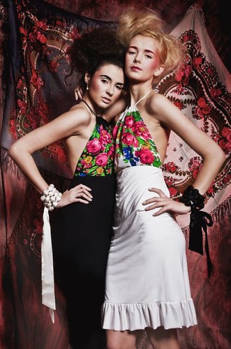 Modne kreacje w stylu folk