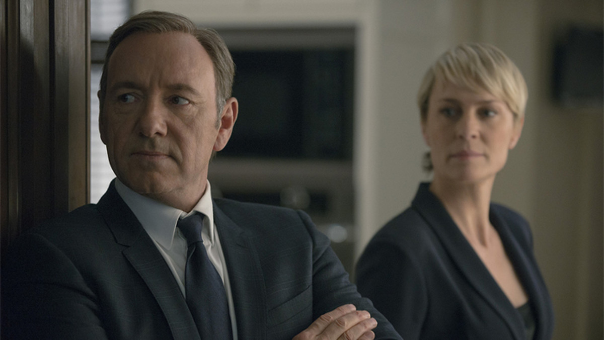 Po tym, jak Kevin Spacey został oskarżony o molestowanie seksualne, Netflix wyrzucił go z obsady serialu "House of Cards". Główną bohaterką 6. sezonu została więc Claire Underwood (w tej roli Robin Wright). Z okazji Dnia Niepodległości opublikowała specjalne nagranie.