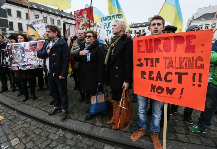 Zwolennicy opozycji ukraińskiej demonstrują przed Parlamentem Europejskim w Brukseli