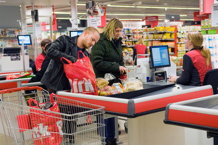 Nastroje konsumentów się poprawiają. Ale w przemyśle tendencje nie są już tak korzystne