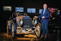 A New Era for Old Icons: Transforming Mercedes-Benz Heritage (B1)