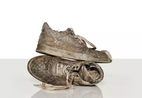 Pokazali Balenciadze naprawdę zniszczone buty. Ich "kolekcję" stworzyło życie na ulicy