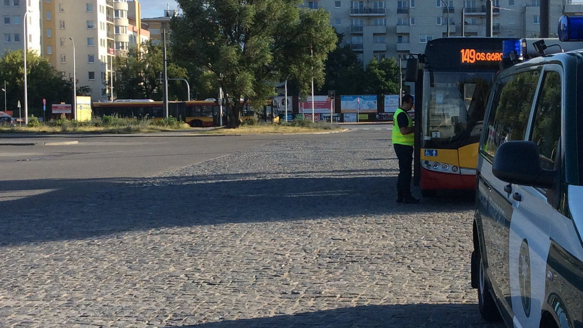 W piątek inspektorzy Inspekcji Transportu Drogowego sprawdzali trzeźwość kierowców autobusów miejskich w Warszawie. Na szczęście wszyscy byli trzeźwi. To już piąta tego typu akcja w stolicy. Od początku roku inspektorzy ITD nie zatrzymali żadnego kierowcy komunikacji miejskiej na tzw. podwójnym gazie. Cieszy fakt, że kierowcy autobusów miejskich  odpowiedzialnie podchodzą do swoich obowiązków.