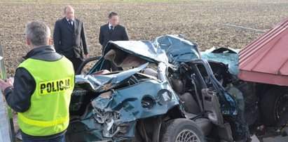 Auto wjechało w przystanek. Już trzy osoby nie żyją!